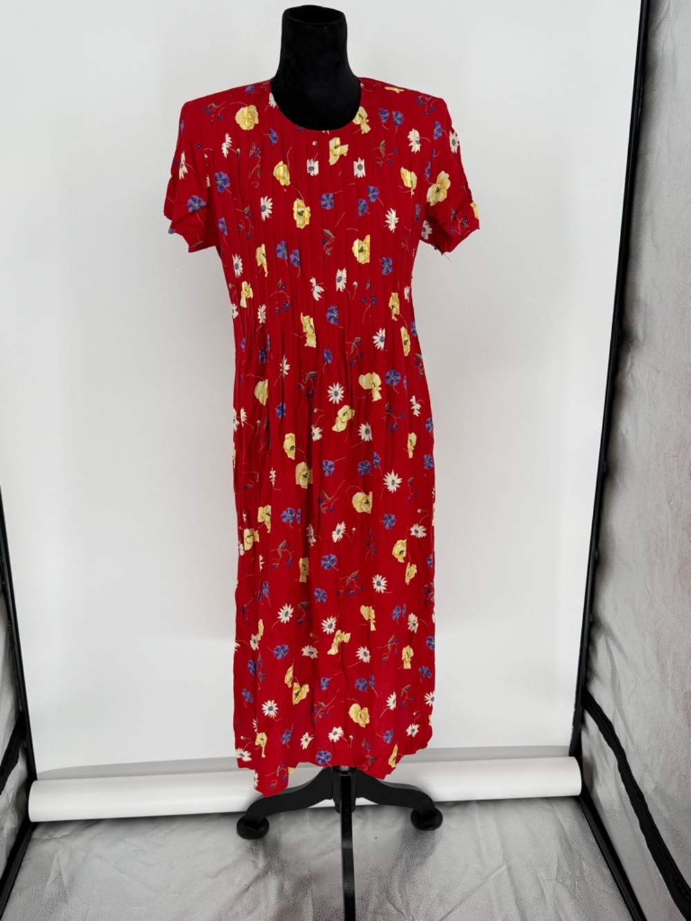 VTG Positive Attitude Red Floral Midi Dress Size 12P Petite Shoulder Pads E9